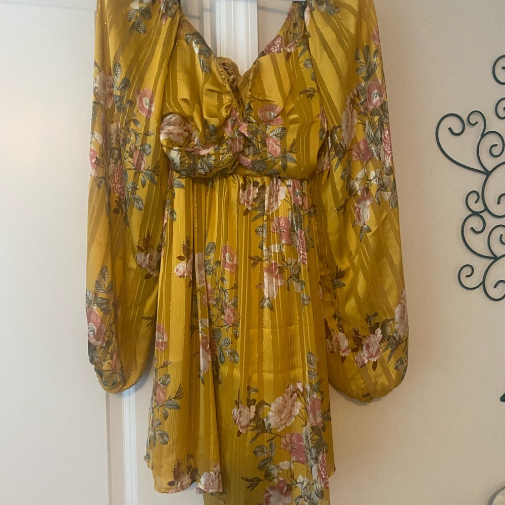 New with tags Medium Mustard Floral Long Sleeve Forever 21 Dress